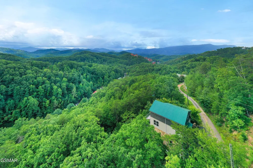 920 Falcon View Way Sevierville, TN 37862