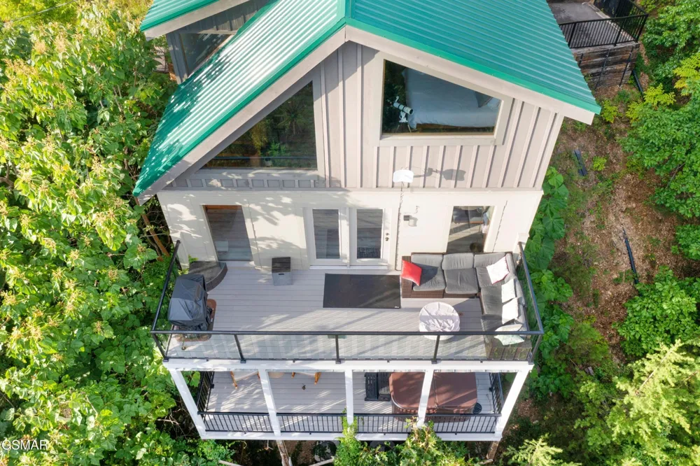 920 Falcon View Way Sevierville, TN 37862