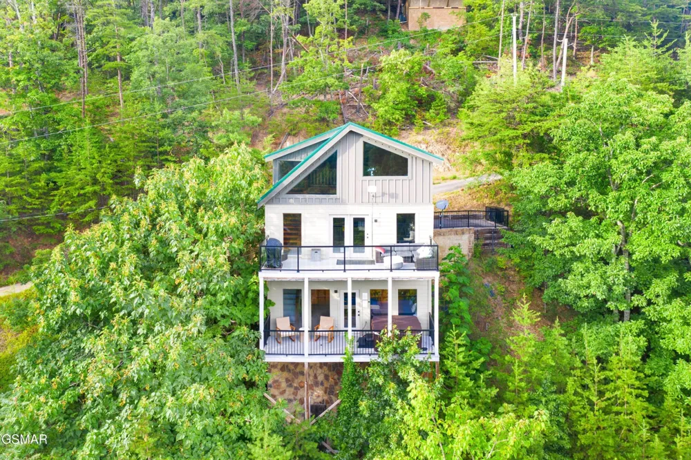 920 Falcon View Way Sevierville, TN 37862