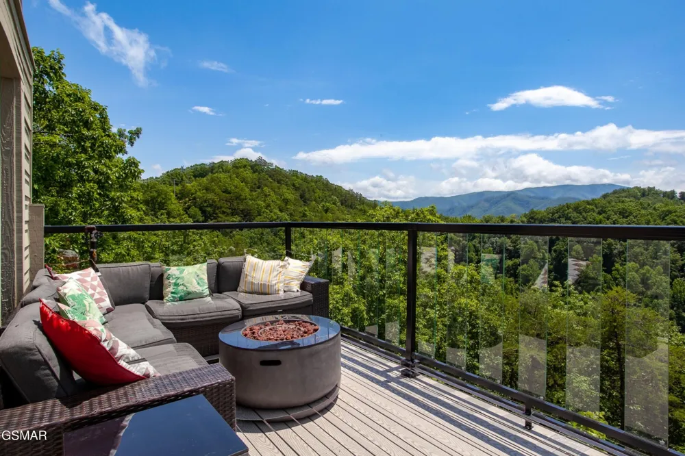 920 Falcon View Way Sevierville, TN 37862