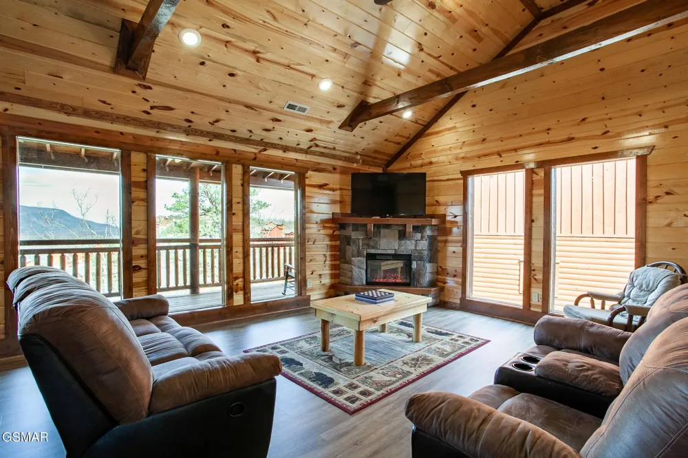 3708 Tilda Hilltop Way Sevierville, TN 37862