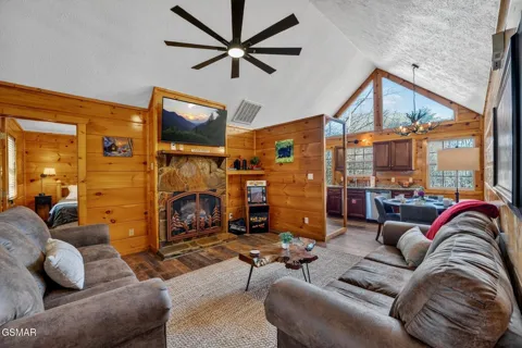623 Country Oaks Drive