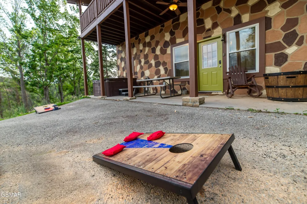 2213 Headrick Lead Sevierville, TN 37862