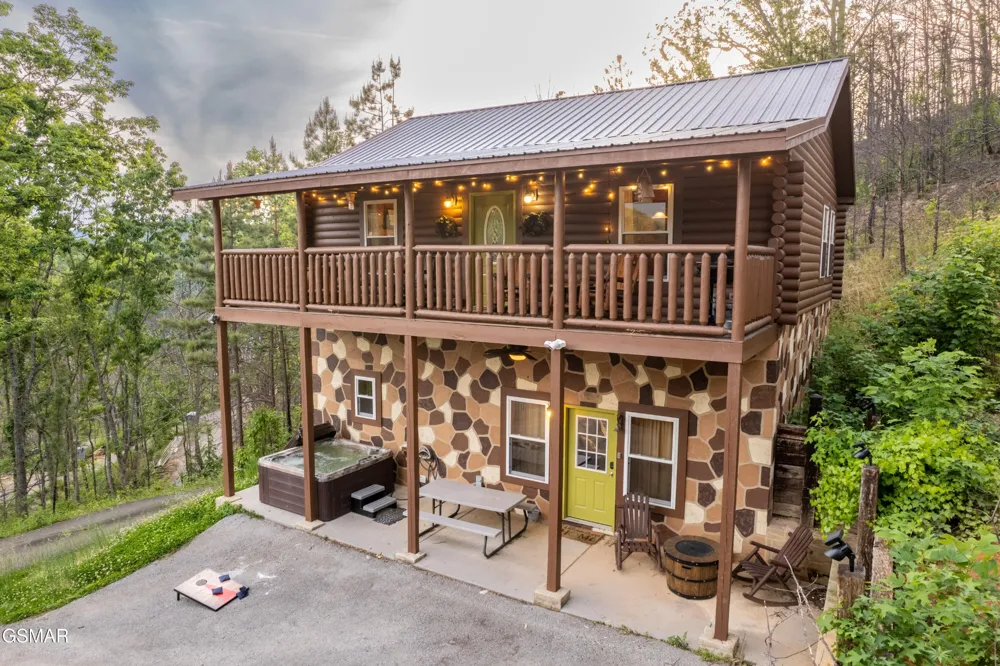 2213 Headrick Lead Sevierville, TN 37862