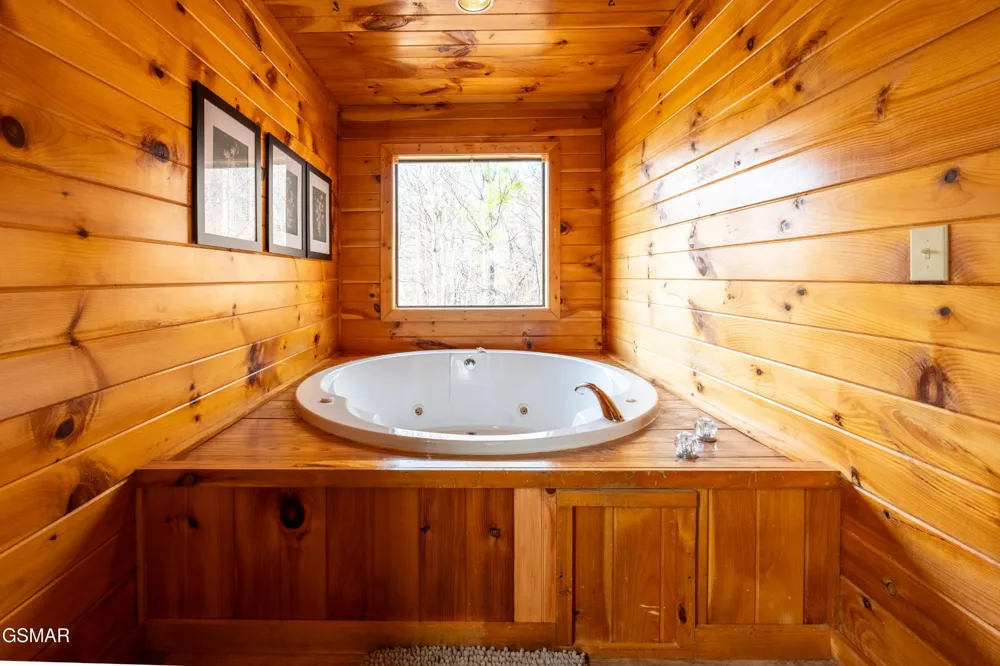 2213 Headrick Lead Sevierville, TN 37862