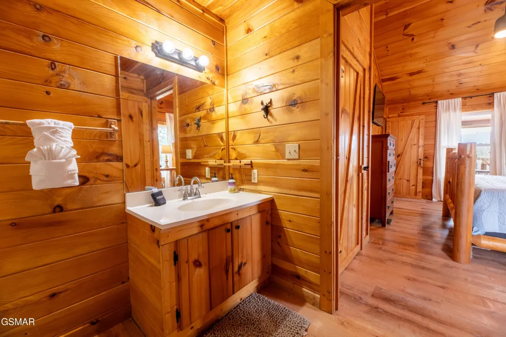2213 Headrick Lead Sevierville, TN 37862