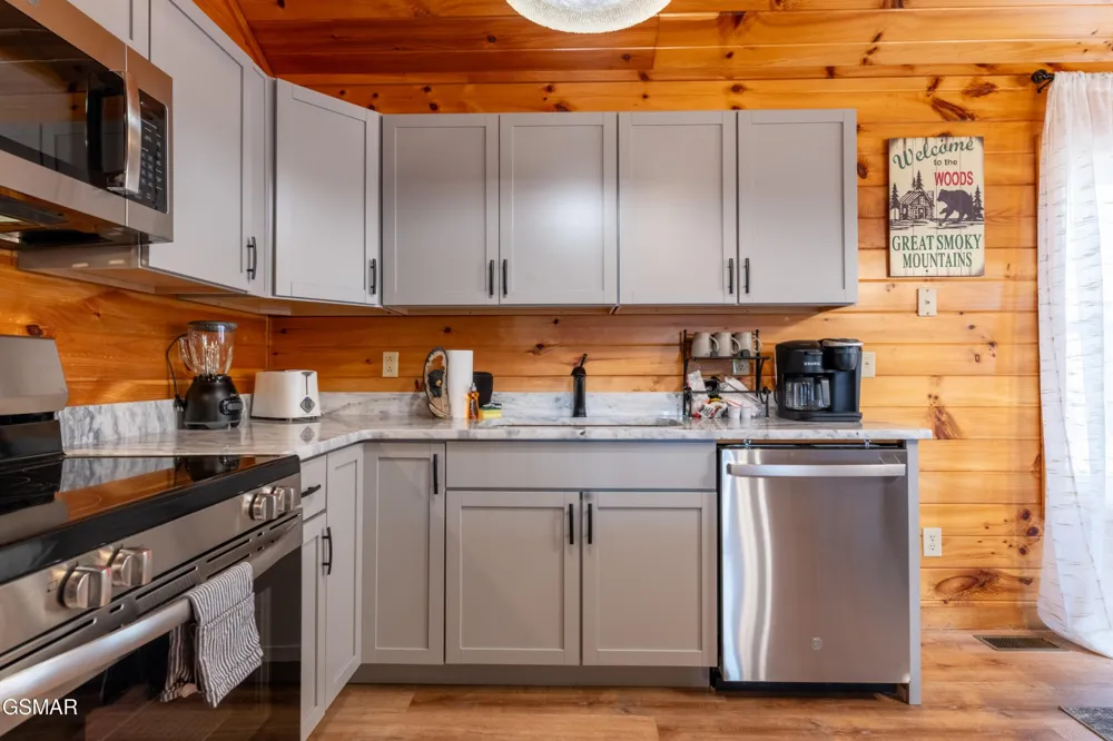 2213 Headrick Lead Sevierville, TN 37862