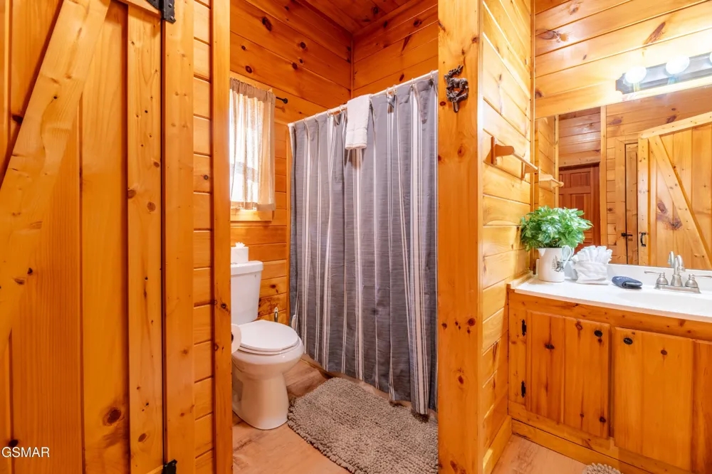 2213 Headrick Lead Sevierville, TN 37862