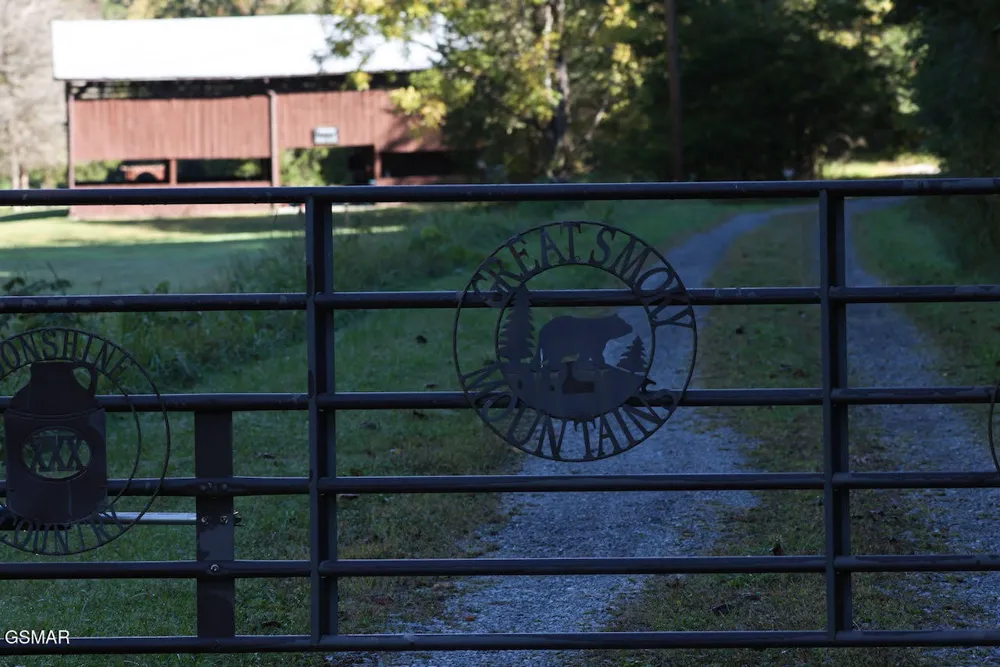2149 Seaton Springs Road Sevierville, TN 37862