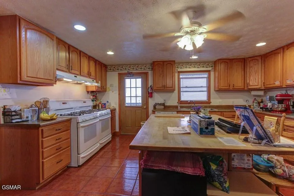 2149 Seaton Springs Road Sevierville, TN 37862