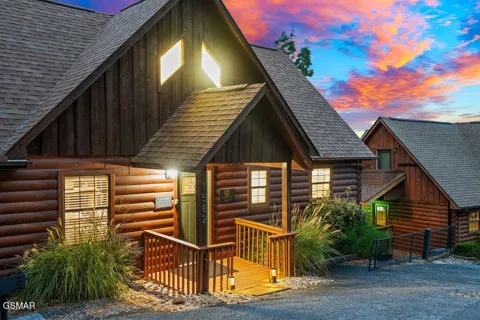 1582 Bears Den Way