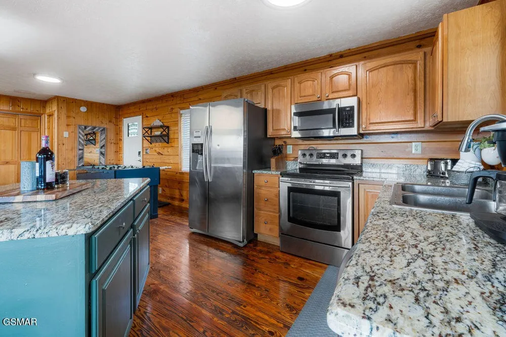 1582 Bears Den Way Sevierville, TN 37862
