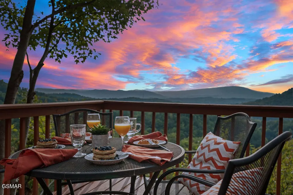 1582 Bears Den Way Sevierville, TN 37862