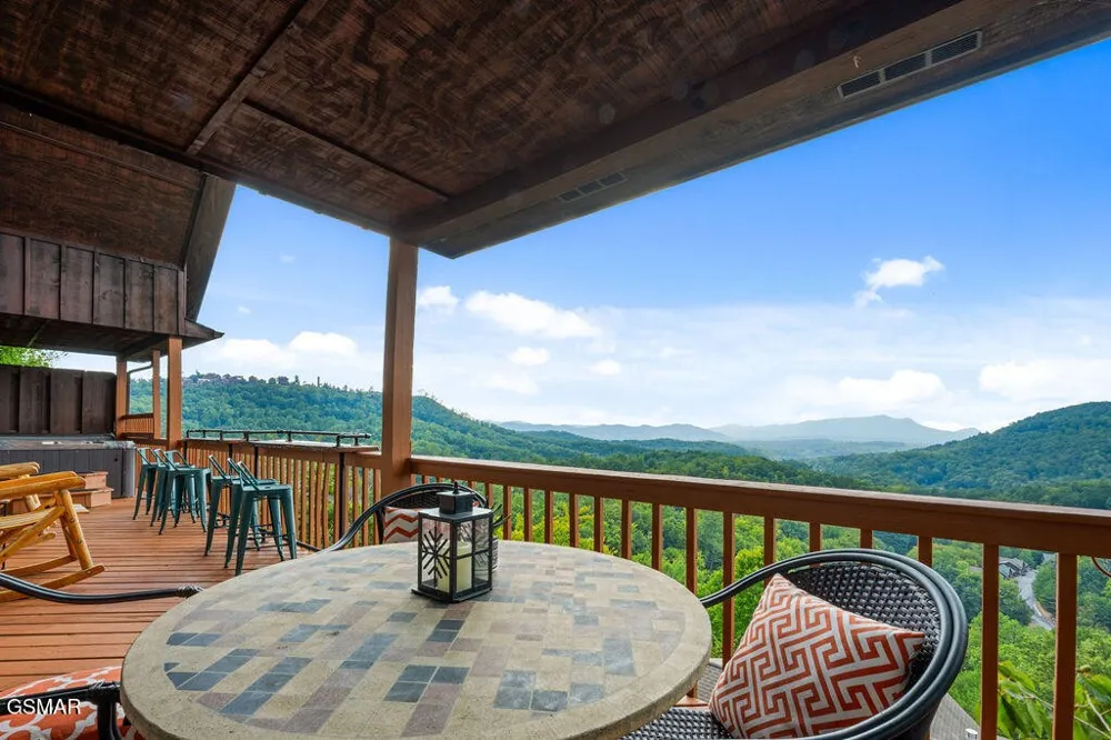 1582 Bears Den Way Sevierville, TN 37862