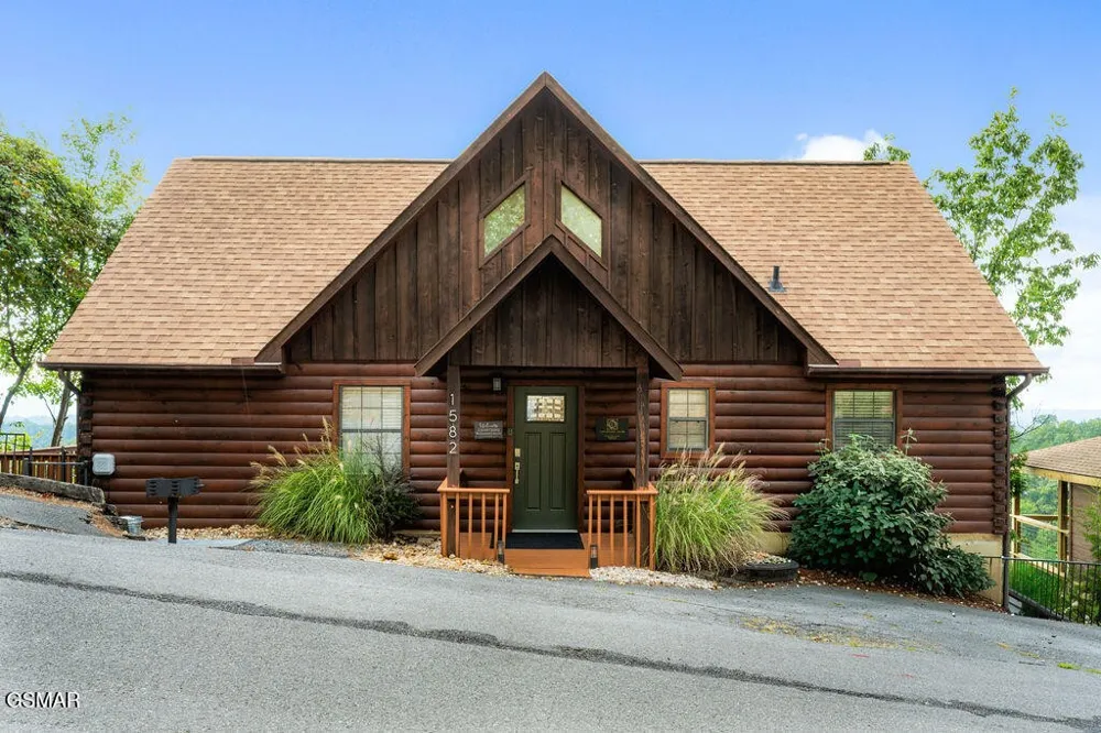 1582 Bears Den Way Sevierville, TN 37862