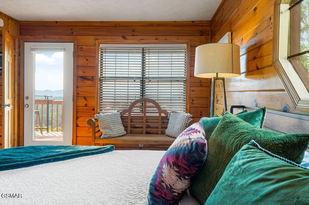 1582 Bears Den Way Sevierville, TN 37862