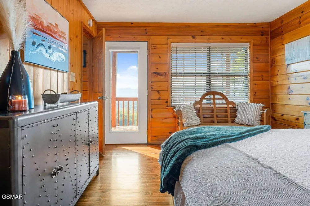 1582 Bears Den Way Sevierville, TN 37862