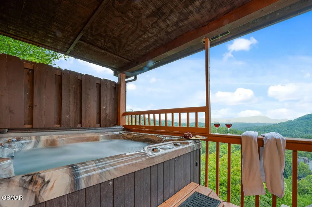 1582 Bears Den Way Sevierville, TN 37862
