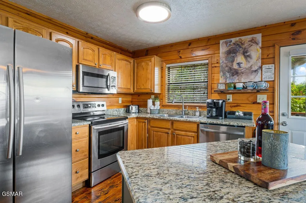 1582 Bears Den Way Sevierville, TN 37862
