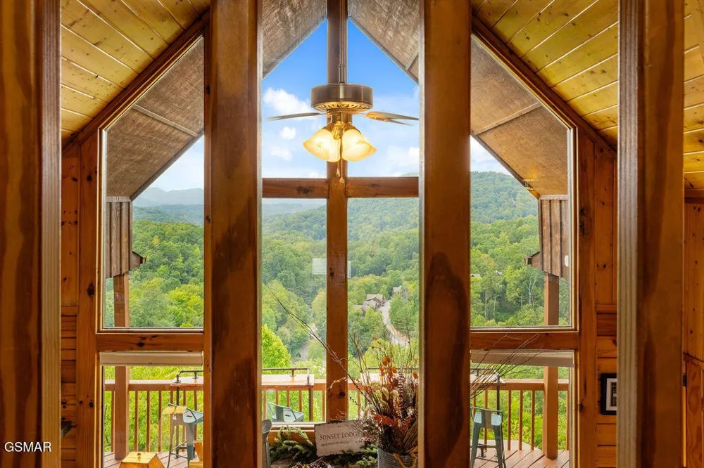 1582 Bears Den Way Sevierville, TN 37862