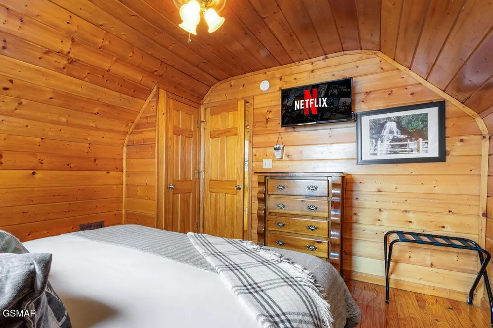 1582 Bears Den Way Sevierville, TN 37862
