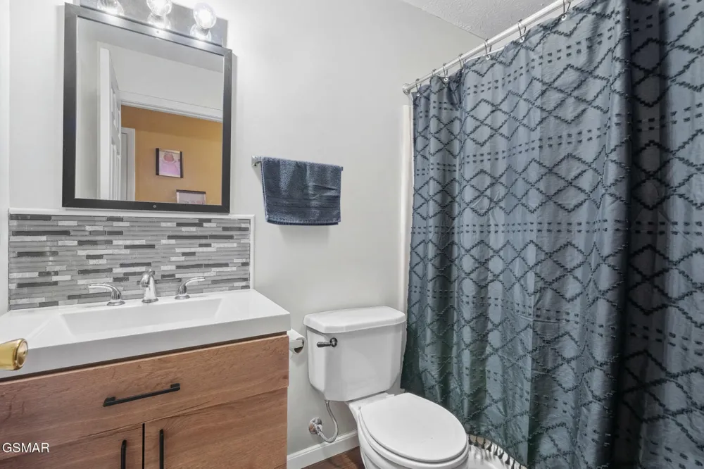 1717 Meadow Ridge Circle Sevierville, TN 37862