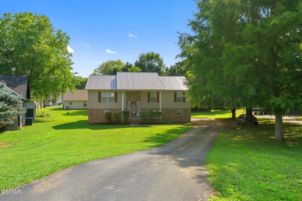 1717 Meadow Ridge Circle Sevierville, TN 37862