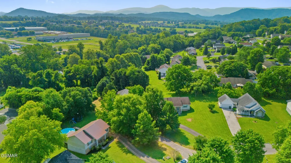 1717 Meadow Ridge Circle Sevierville, TN 37862