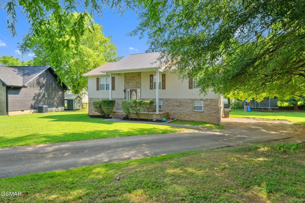 1717 Meadow Ridge Circle Sevierville, TN 37862