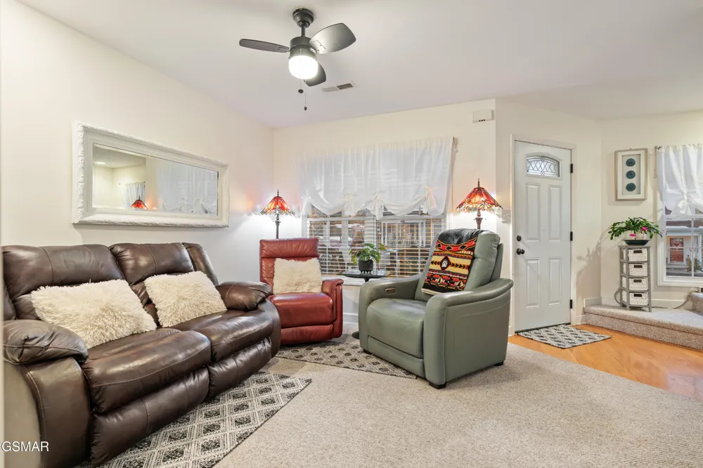 527 Orchard Valley Way Pigeon Forge, TN 37862