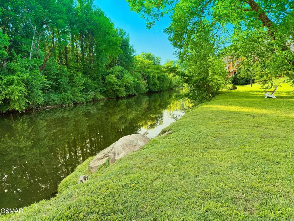 527 Orchard Valley Way Pigeon Forge, TN 37862