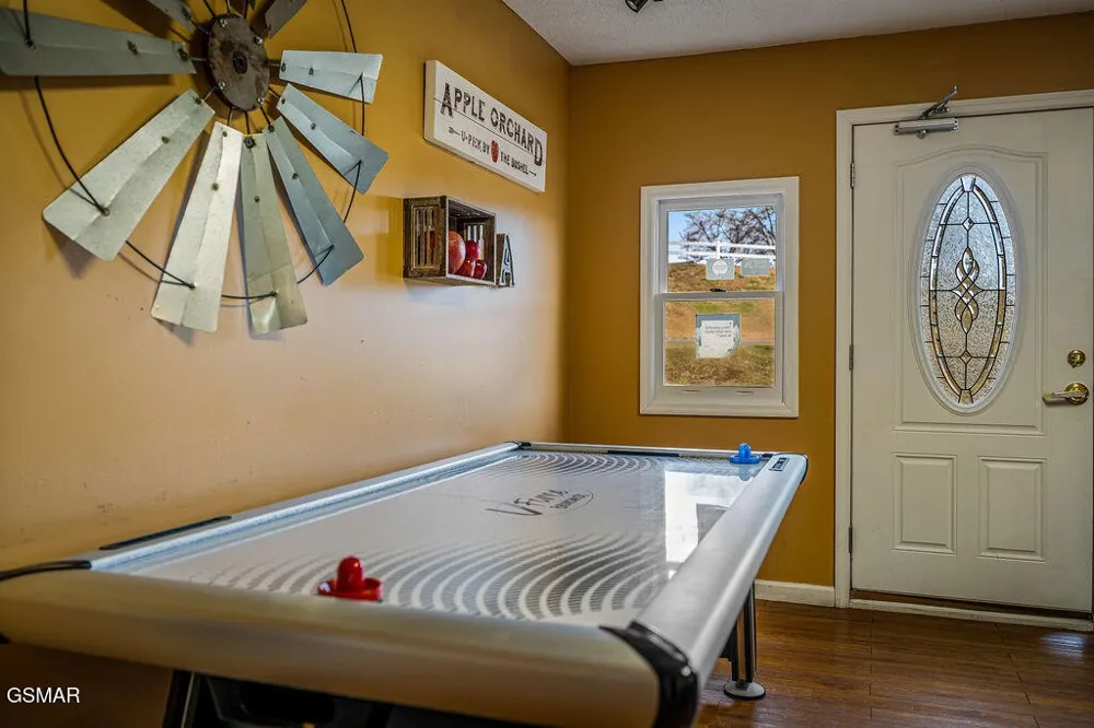 527 Orchard Valley Way Pigeon Forge, TN 37862