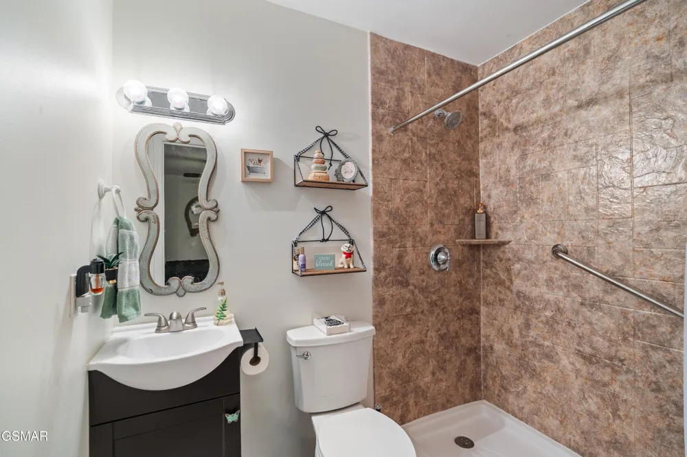 527 Orchard Valley Way Pigeon Forge, TN 37862