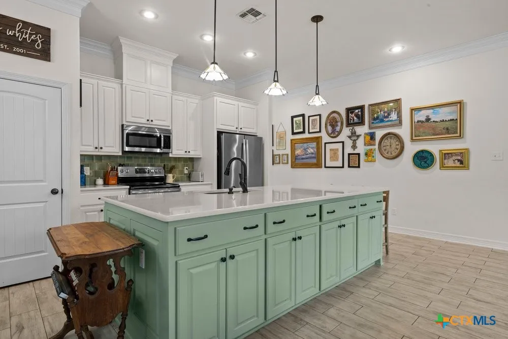 2402 Twin Ridge Court Belton, TX 76513