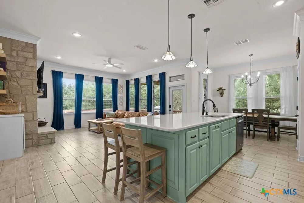 2402 Twin Ridge Court Belton, TX 76513