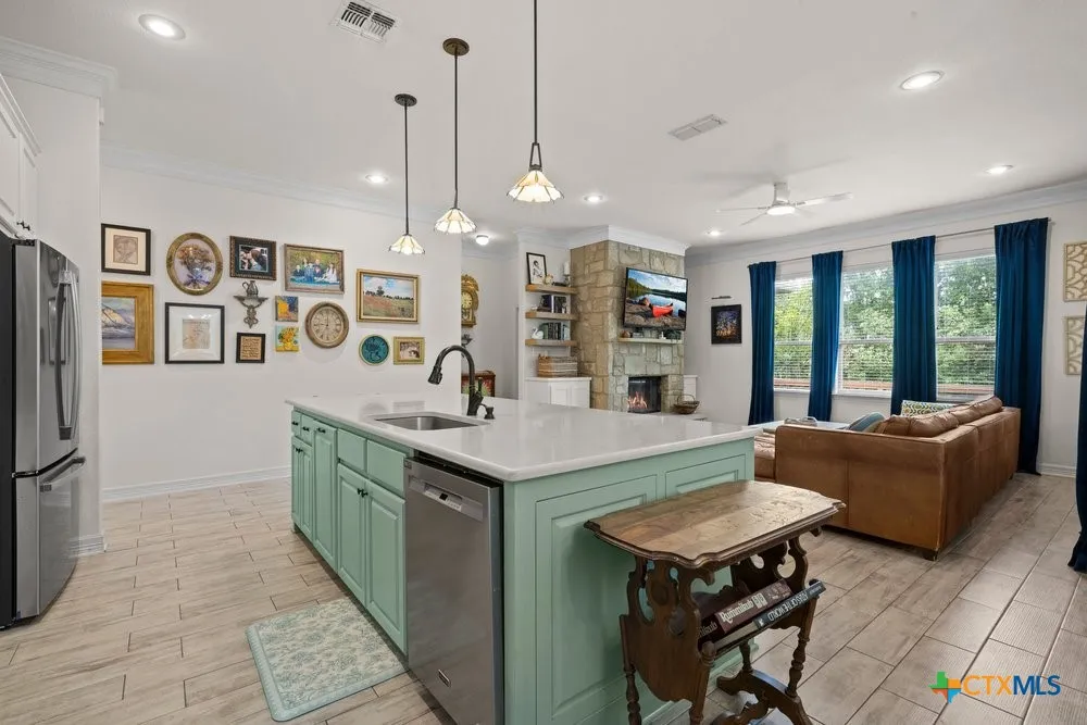 2402 Twin Ridge Court Belton, TX 76513
