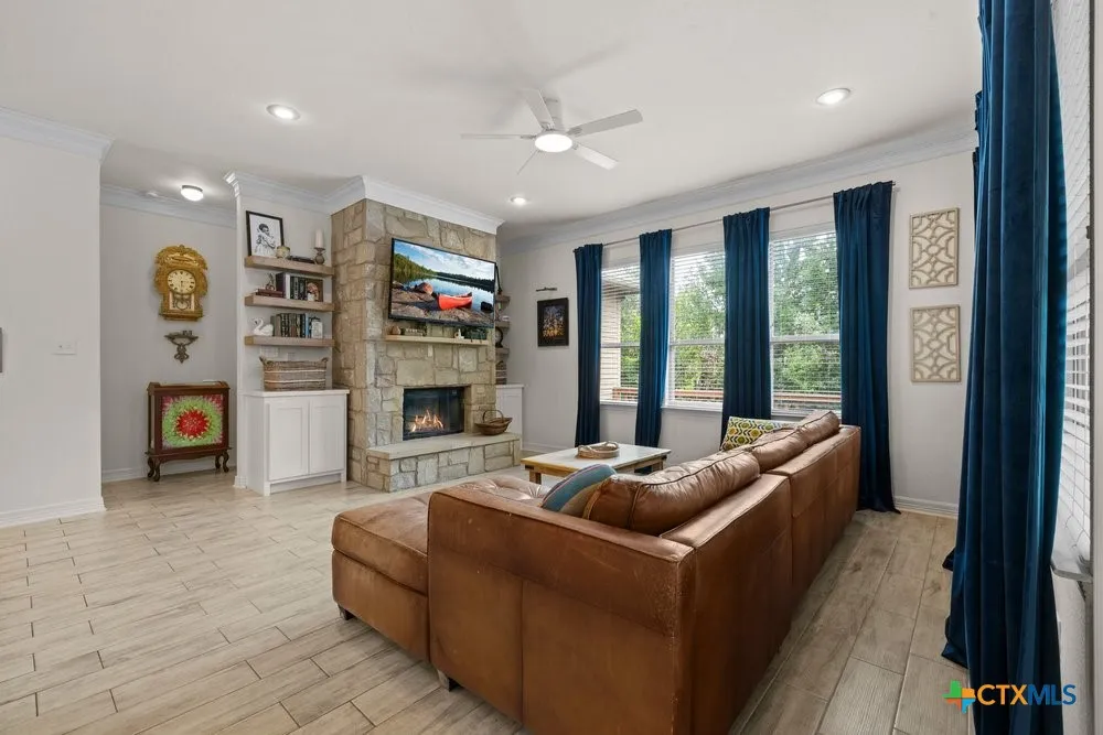 2402 Twin Ridge Court Belton, TX 76513