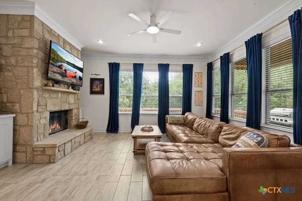 2402 Twin Ridge Court Belton, TX 76513