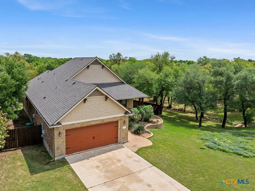2402 Twin Ridge Court Belton, TX 76513