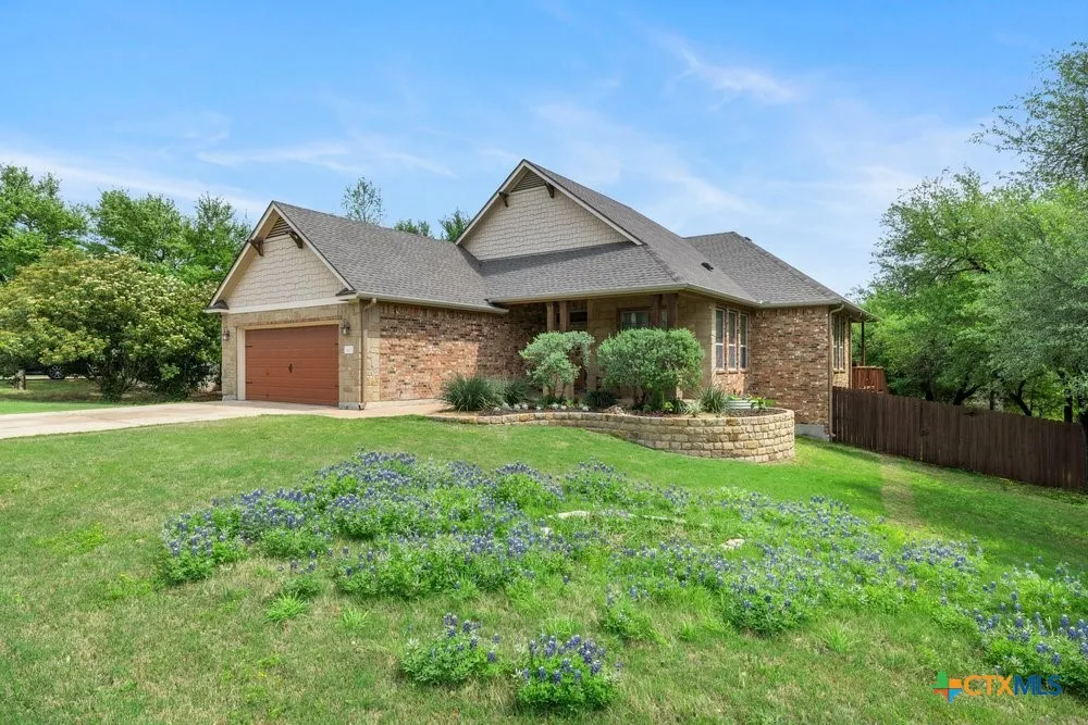 2402 Twin Ridge Court Belton, TX 76513