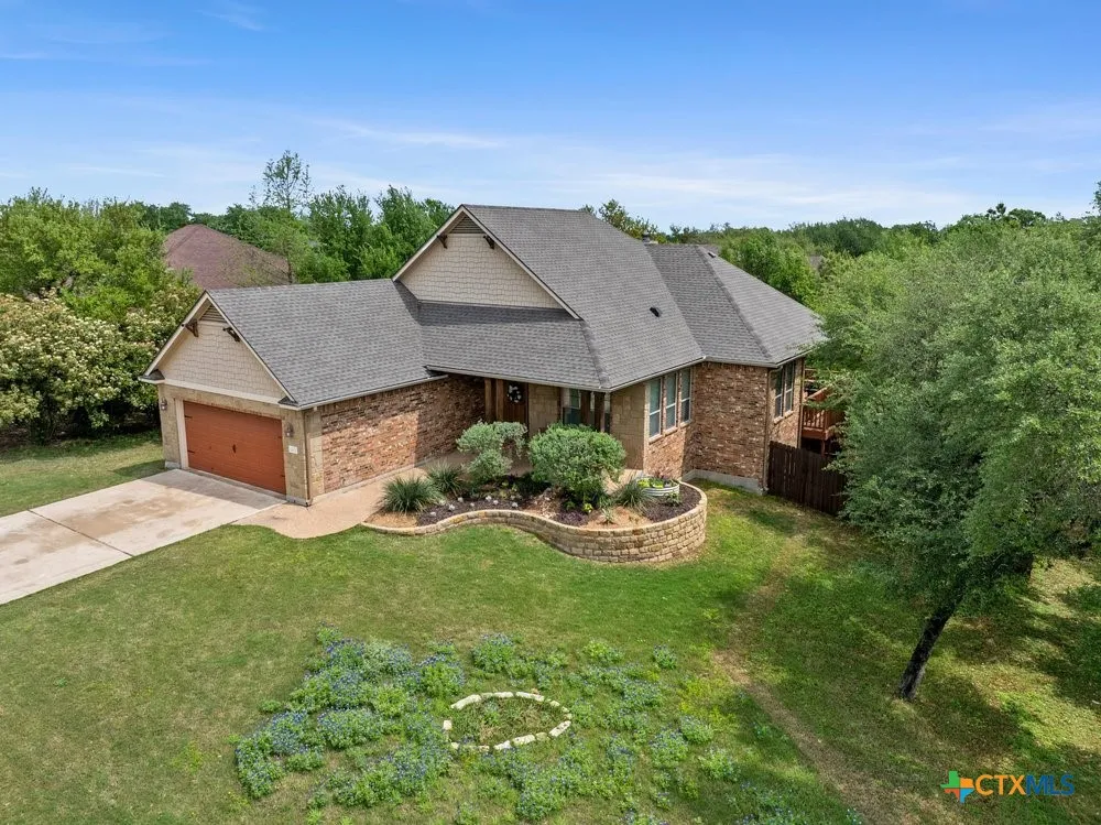2402 Twin Ridge Court Belton, TX 76513