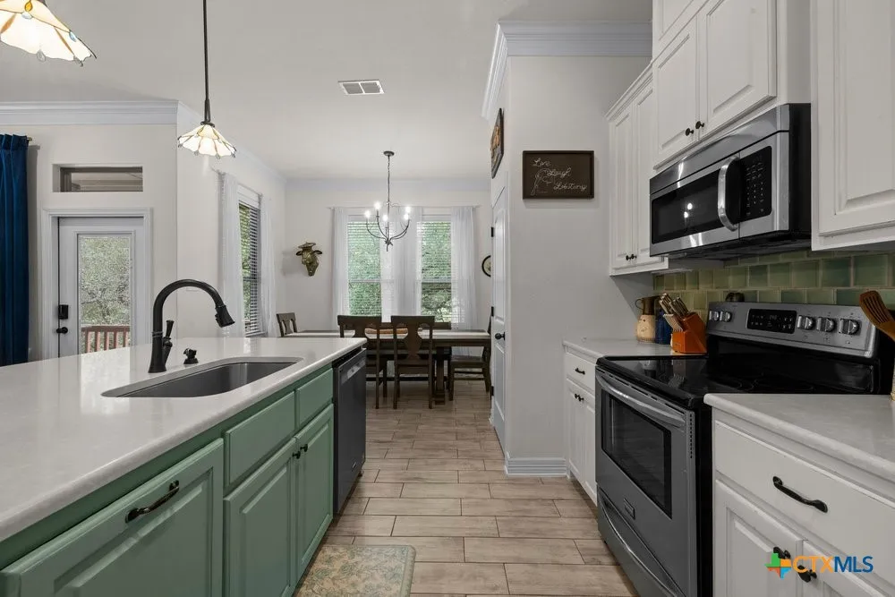2402 Twin Ridge Court Belton, TX 76513