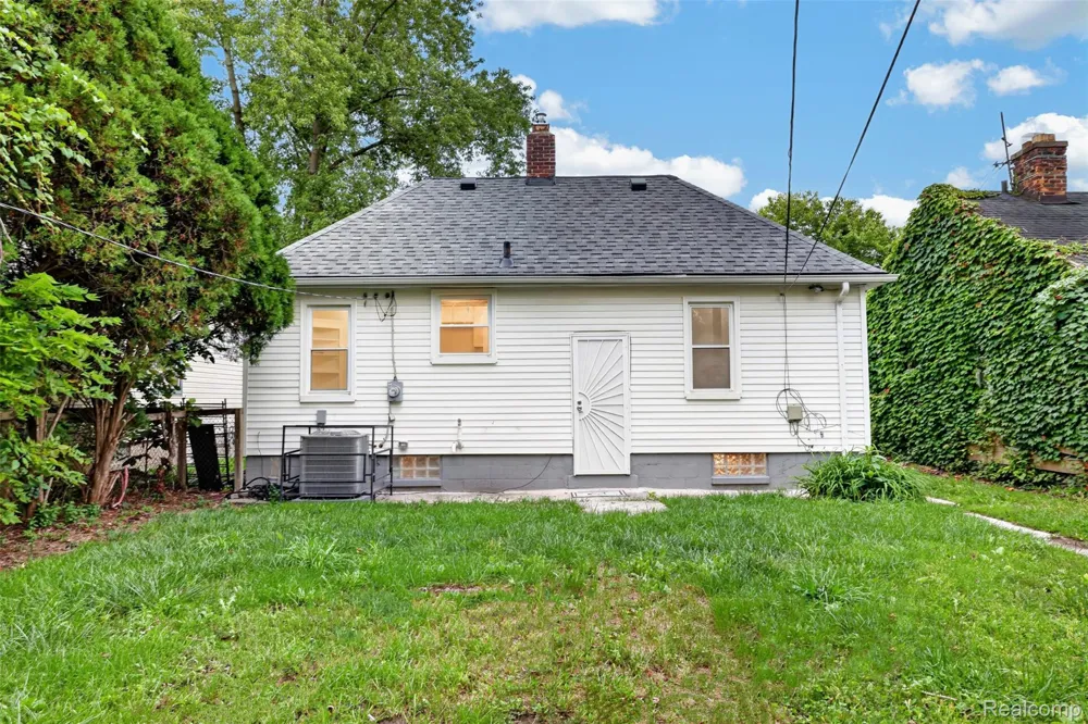 16519 Stahelin Avenue Detroit City, MI 48219