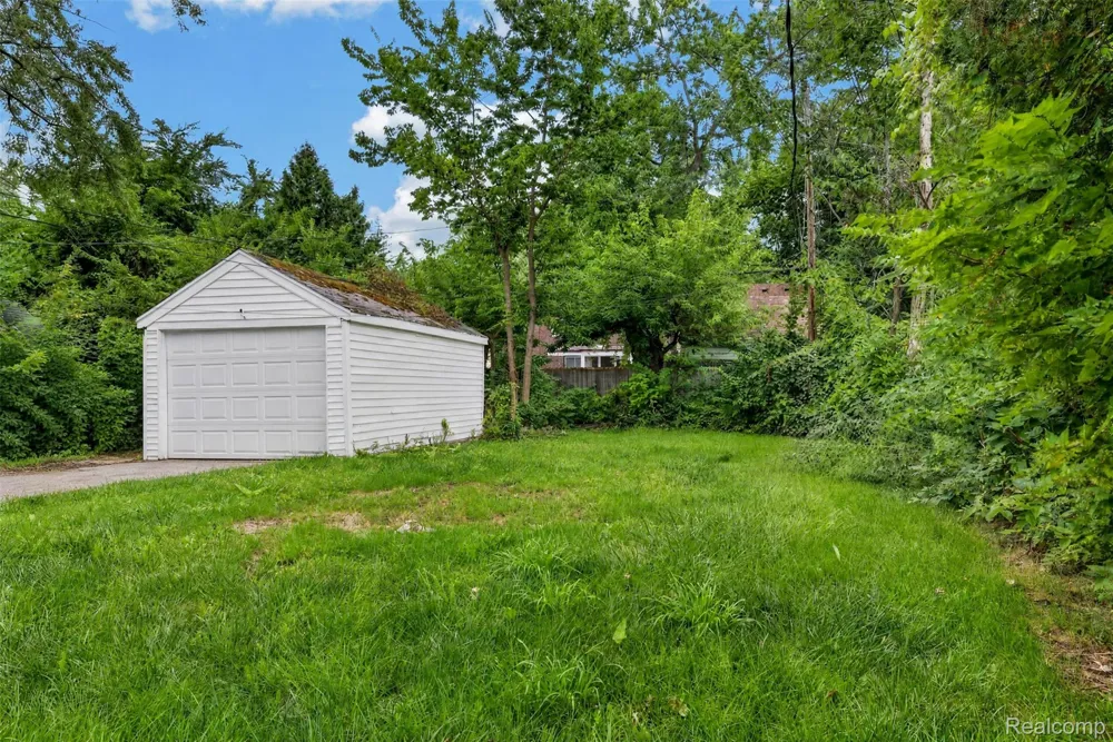 16519 Stahelin Avenue Detroit City, MI 48219