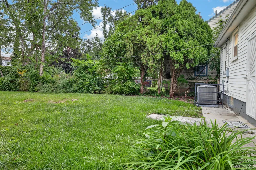 16519 Stahelin Avenue Detroit City, MI 48219