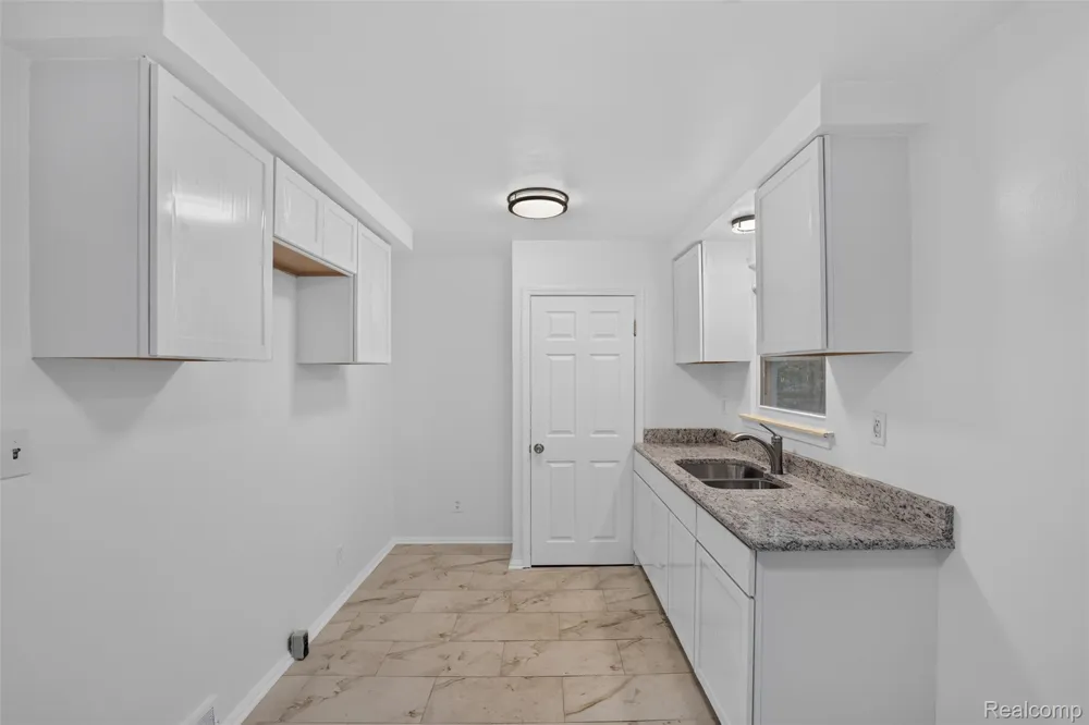 16519 Stahelin Avenue Detroit City, MI 48219
