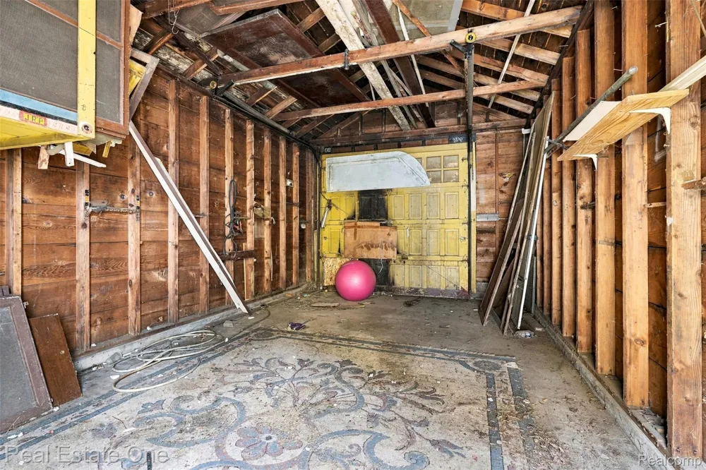 36 W Broadway Street Ecorse City, MI 48229