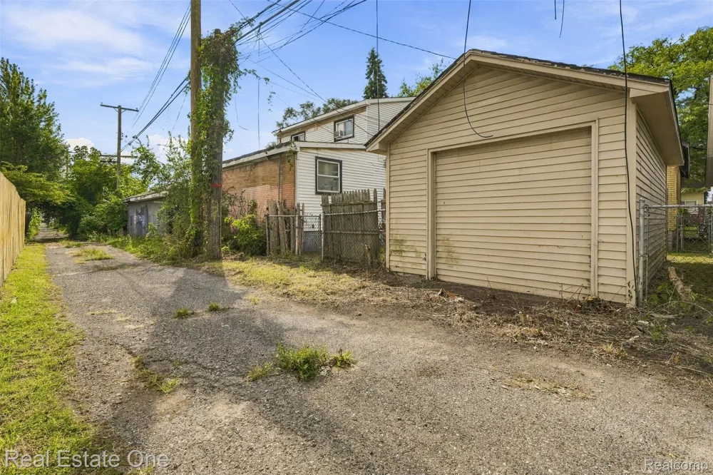 36 W Broadway Street Ecorse City, MI 48229