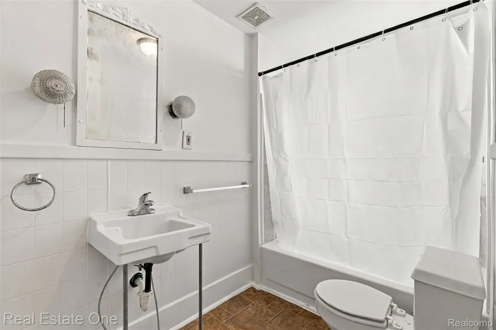 36 W Broadway Street Ecorse City, MI 48229