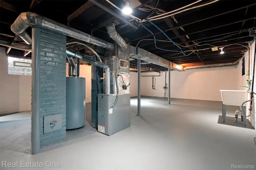 36 W Broadway Street Ecorse City, MI 48229
